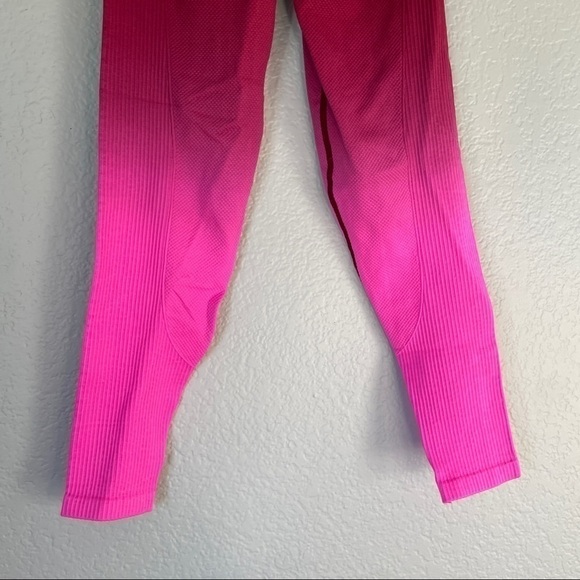 𝅺PINK VICTORIA’S SECRET Color Block Red Pink Textured Leggings XS - Picture 3 of 8